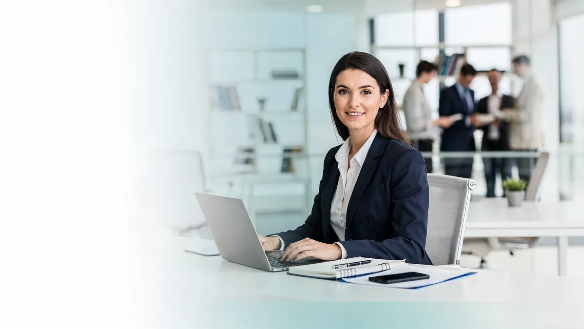 Comparativa visual de las 7 diferencias entre líder y jefe